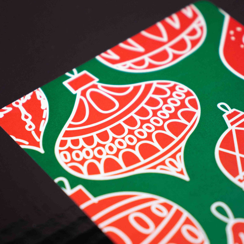 100x Verschlussaufkleber 'Christmas ornaments' Rot/Grün